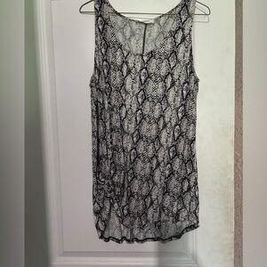 Snakeskin tank. Size Large. NWOT.